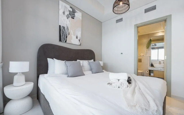 Stunning 2BR With Amazing Views in Business Bay