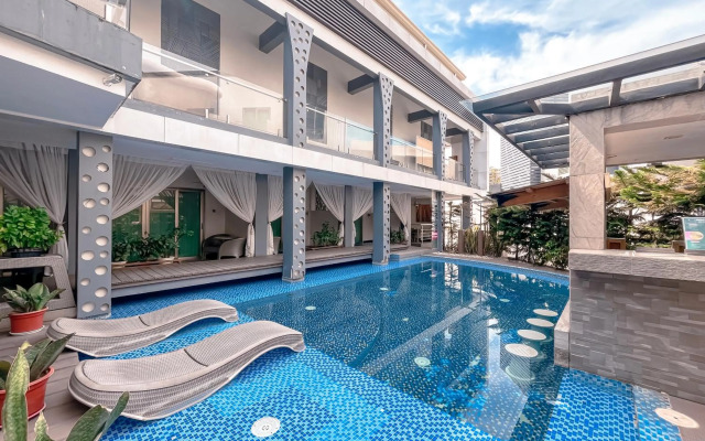 Eloisa Royal Suites