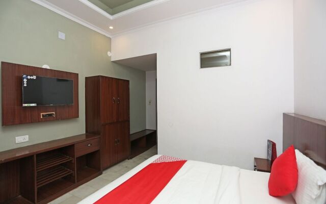 OYO 23240 Hotel Pramod Palace