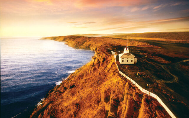 DoubleTree by Hilton St. John's Harbourview