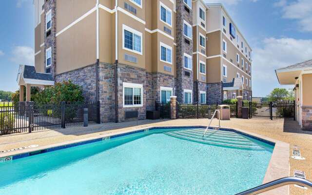 Microtel Inn & Suites by Wyndham Opelika