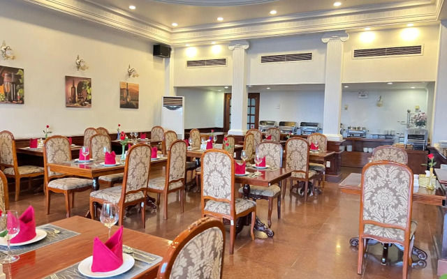 Riverside Hotel