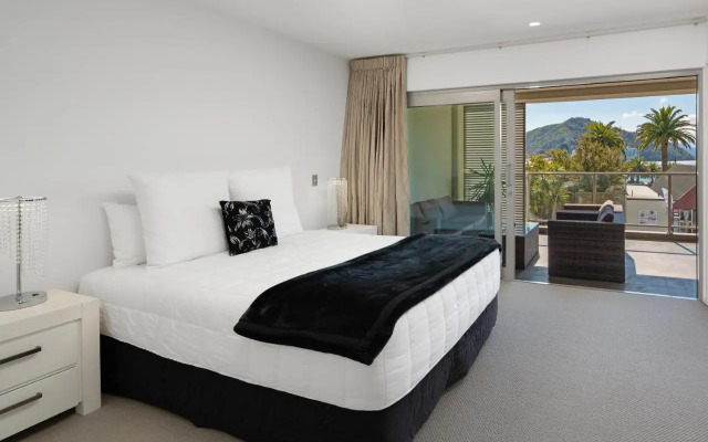 Luxury Waterfront Apartment - Abode No 1