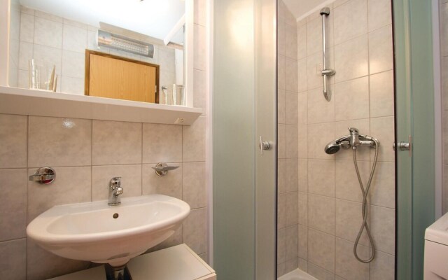 Beautiful Home in Belavici With Wifi and 2 Bedrooms