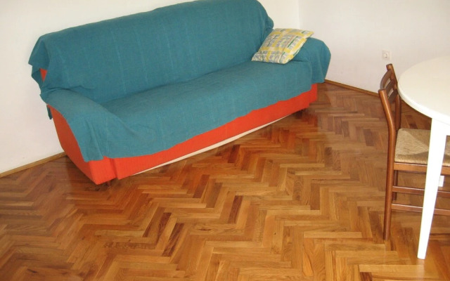 Six Person Apartment With Two Bedrooms And 200M From Beach In Pjescana Uvala