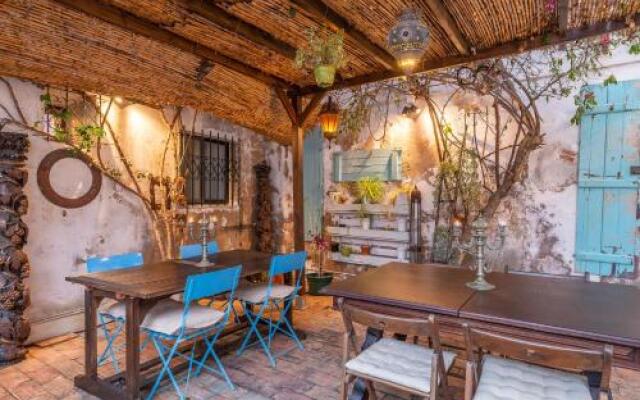 Casa Dos Arcos Boutique Hostel & Suites