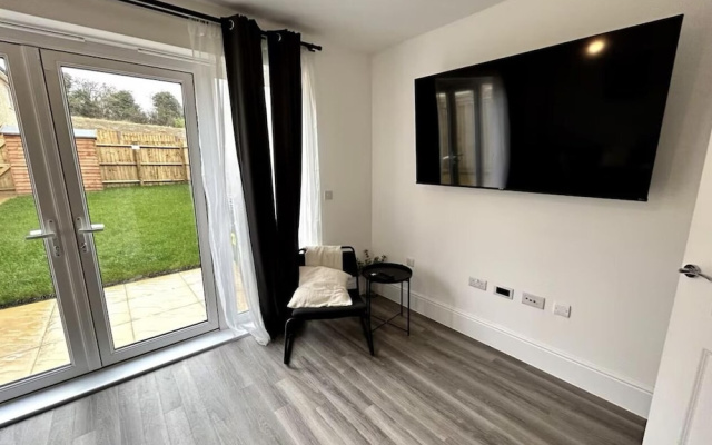 House - Sleeps 8 - Free Parking and Ps5