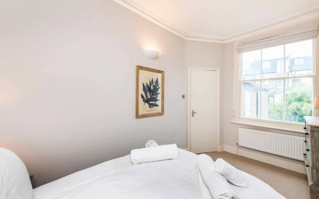 Charming, Recently Renovated 2-bed in Fulham