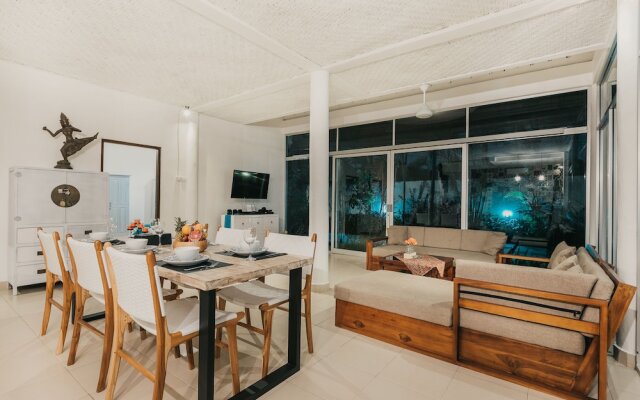 Villa Palm Tree