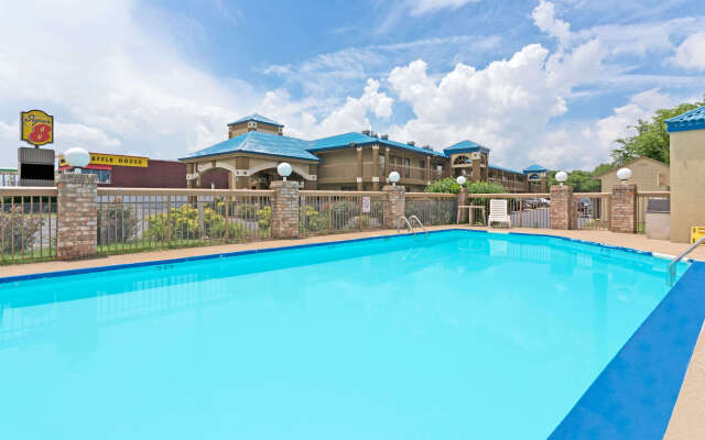 Super 8 By Wyndham Franklin Hwy 31