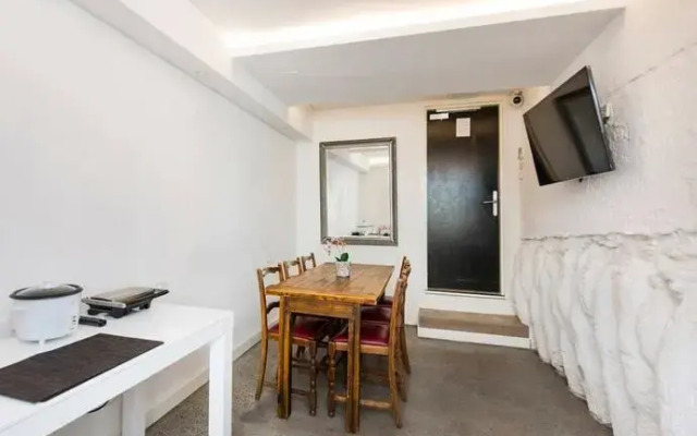 The Nest - Bright Space on Newcastle St with Roof Terrace