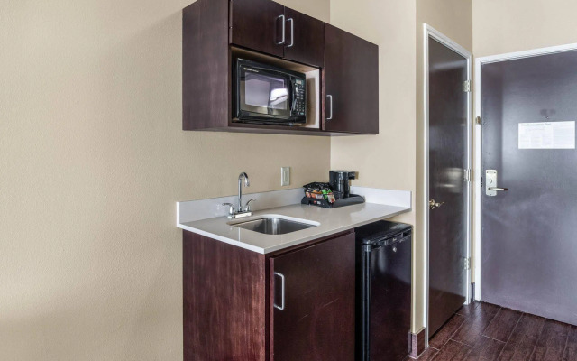 Comfort Suites Odessa near University