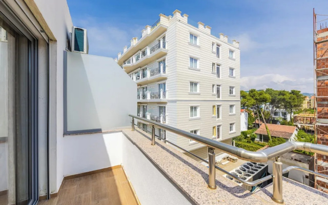 Coastal Chic 2 BDR Apartment