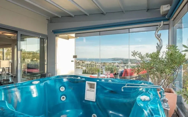 Sea View Apartment with Hot Tub & Sauna