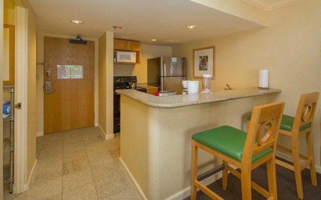 Ilikai 427 - Studio Condo