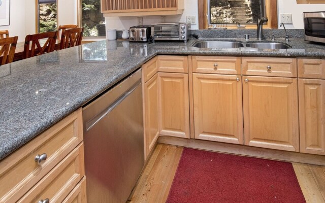 Eiger 9 3 Bedroom Condo by RedAwning