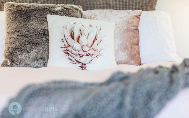 Studio Apt With Balcony & Parking in Surry Hills