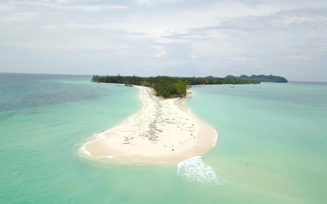 Mari Mari Backpackers Lodge, Mantanani Island