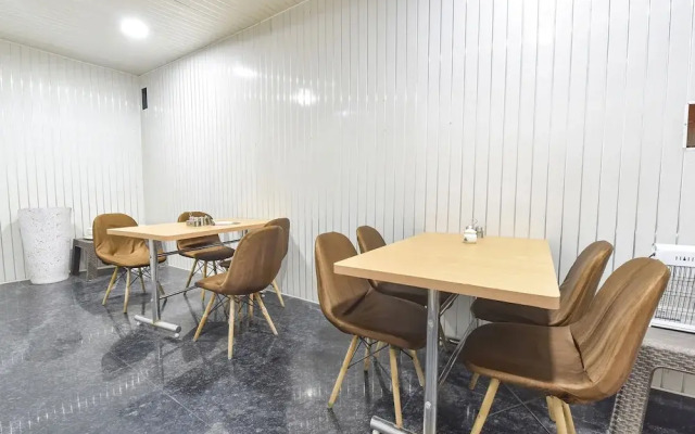Fabhotel Pearl Square