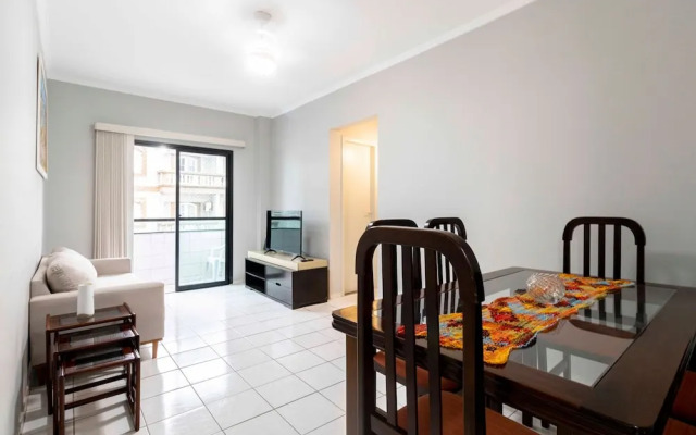 Apto com Excelente Localiza o a 50m da Praia