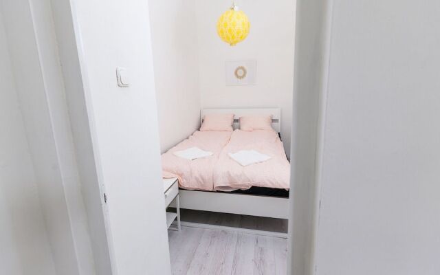 Classic Ernesto near Opera