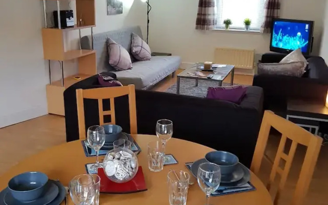 Executive Open Plan Apartment in Leith