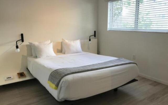 Beach Haus Key Biscayne Contemporary Apartments