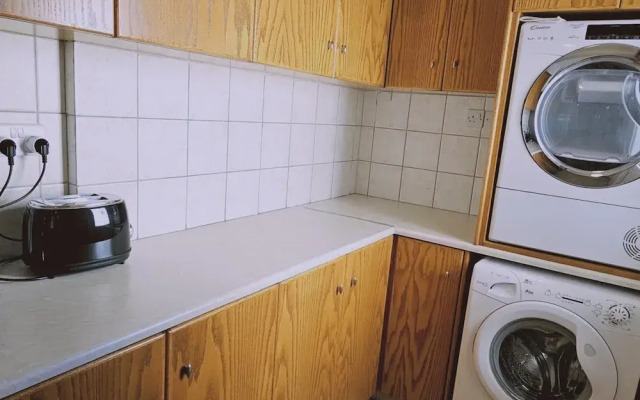 82 NIC - Stay Aurum Apartment