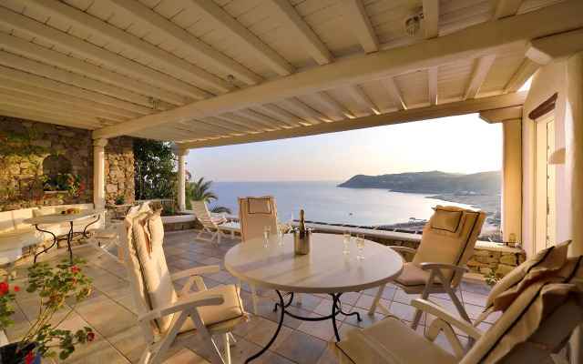 Mykonian Dianthus Villa