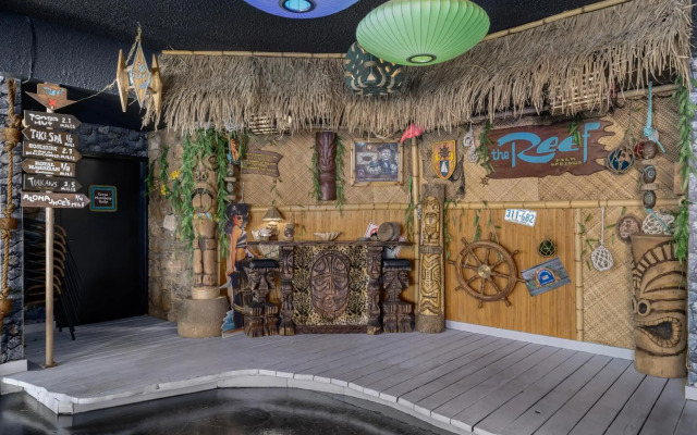 Caliente Tropics Hotel