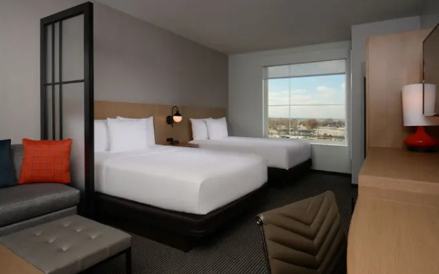 Hyatt Place Denver / Peña Station
