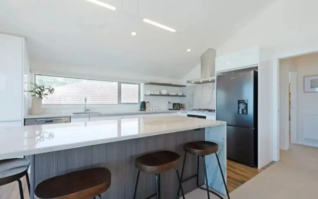 Lyall Bay Parade Apartment