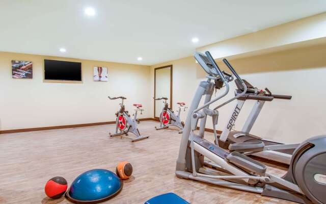 Comfort Inn & Suites Harrisburg - Hershey West