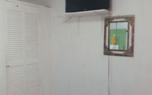 Room in Guest Room - Green Sea Inn in the San Luis Sector