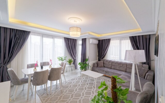 Stunning Gorgeous 2 BR near Golden Horn