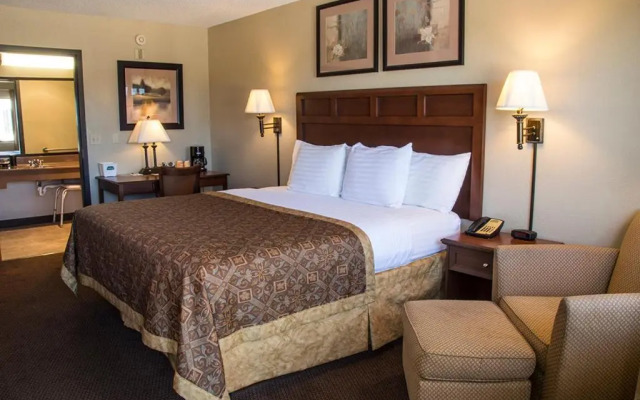 Greenlight Inn & Suites