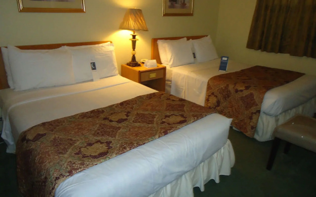 Bayside Inn & Waterfront Suites