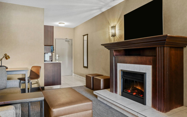 Ramada by Wyndham Drumheller Hotel & Suites