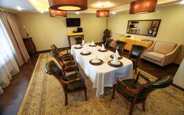 Best Western Plus Burlington Inn & Suites