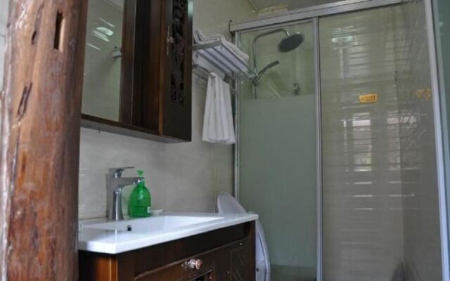 Lijiang Nobles Living Castle Hotel