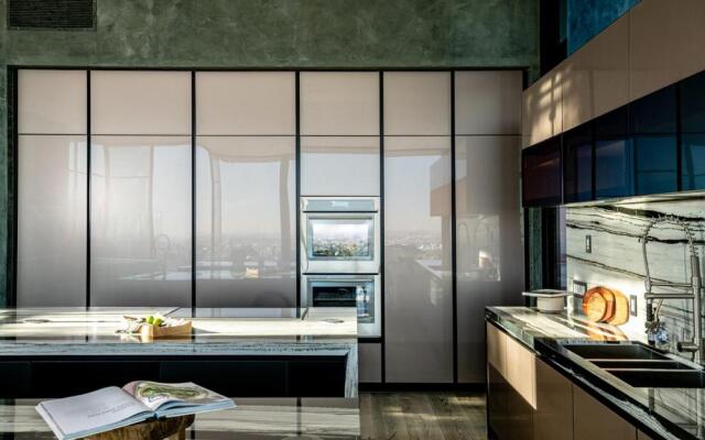 Sophisticated Modern Retreat in Bel Air