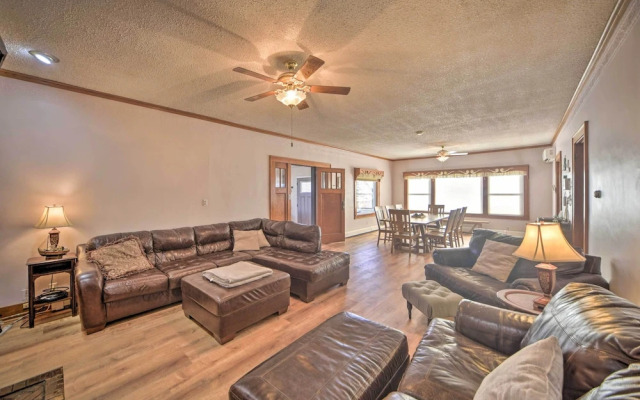 Pet-friendly Ogallala Home ~ 7 Mi to Lakefront!