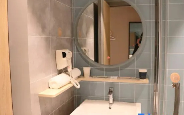 Home Inn (Fuzhou Gushan Walmart)