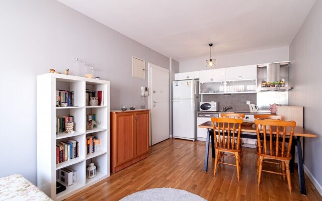 Sleek and Central Flat With Shared Pool in Sisli