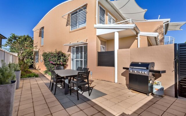 Sandcastles, 1/8 Ala Moana Way