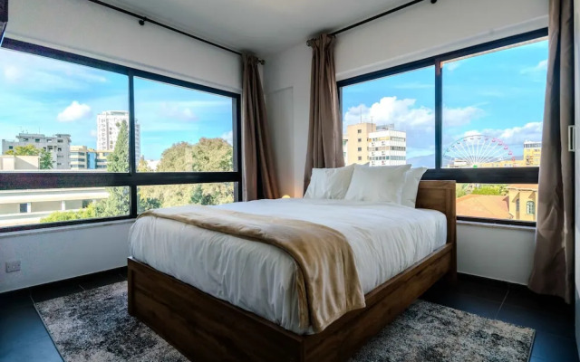 Chic City Center Stay With Stunning View