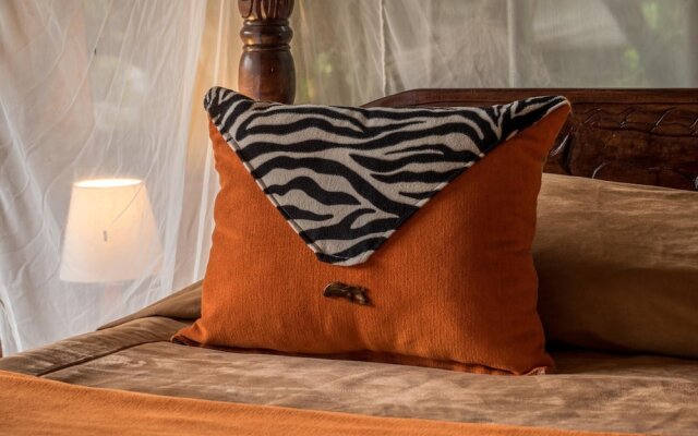 Rhino Watch safari Lodge