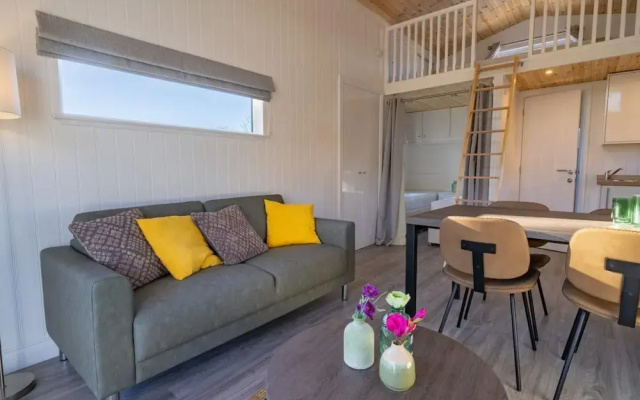 Tiny House by Lake Veluwe With Water Sports