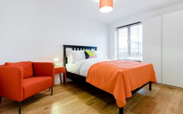 Aylie's Awesome 2 Bed Flat in Dalston
