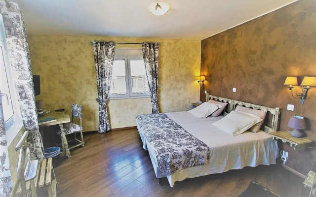 Hotel Restaurant Planes